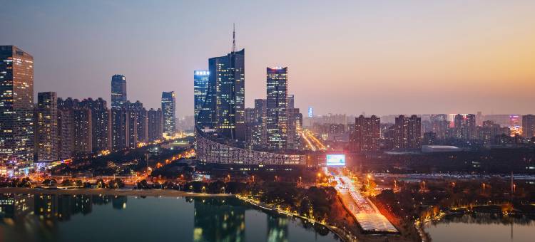 FF设计师酒店(政务区天鹅湖万达店)图片