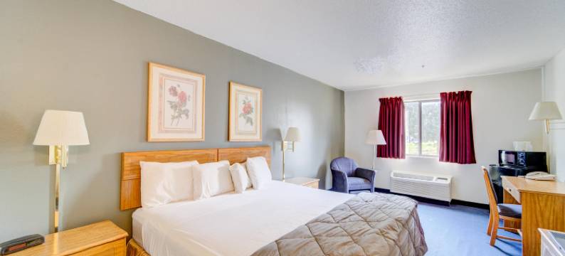 Capital O Amerihost Inn and Suites Fulton Hwy 54 MO图片