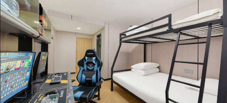 JING·平顶松电竞民宿(万达广场店)图片