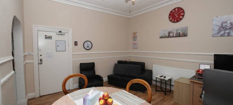 利兹OYO伍德维尔旅馆(Woodville Lodge Leeds Free Parking Direct Bus to City Centre)图片