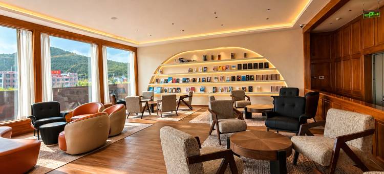 塔嵩·日月供氧观景 RIXI·Tasong·View度假酒店(独克宗古城店)图片