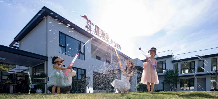 晨溪里ChanCely·门口溯溪漂流·亲子泳池度假美宿(天目山漂流店)图片