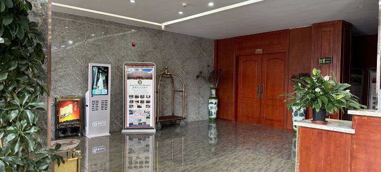 合作颐隆贵百大酒店图片