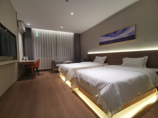 铂尔曼宾馆(鄂伦春旗大杨树站店)