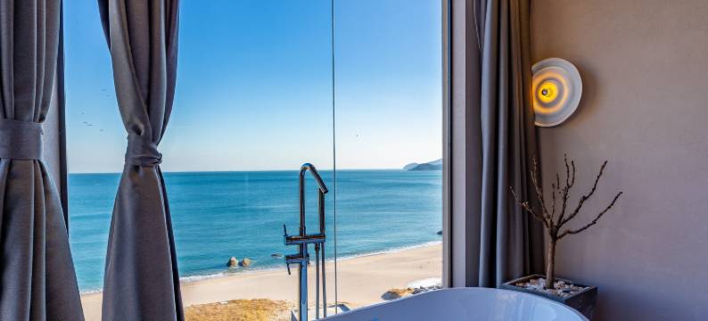 青岛印澜一宿·悬崖海景民宿(崂山风景区泉心河沙滩店)图片