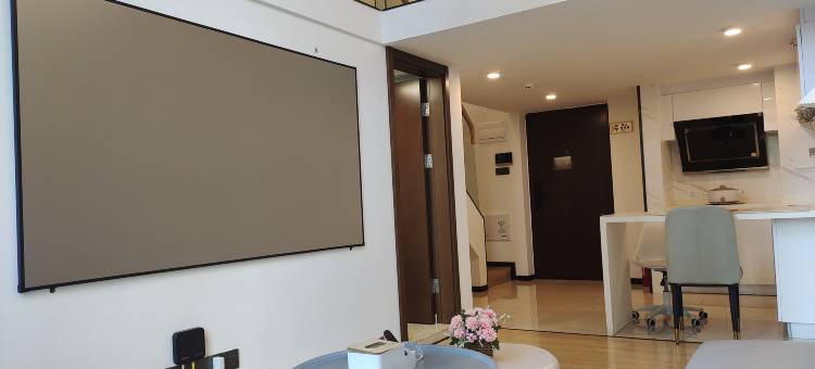 绿茵海景高空LOFT公寓(龙光世纪商务中心店)图片