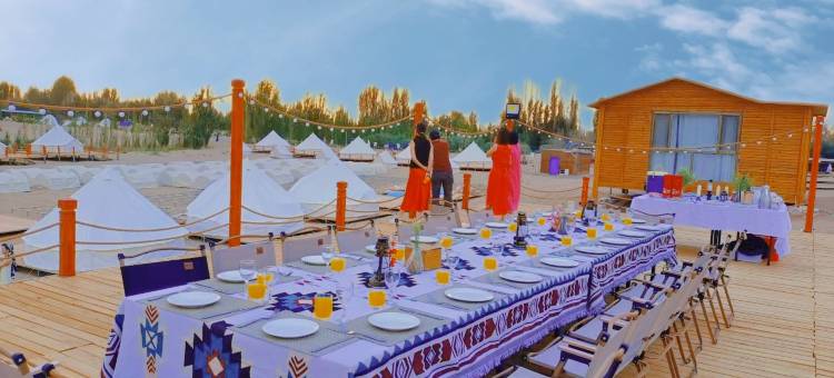 敦煌梵途旅游沙漠露营基地图片