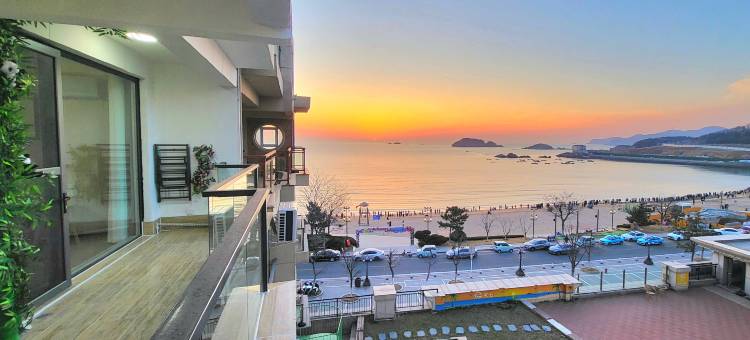初日·Sunrise海景民宿(威海半月湾沙滩环海路店)图片