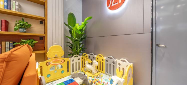 景之悦影院酒店(贵港高铁站马草江公园店)图片