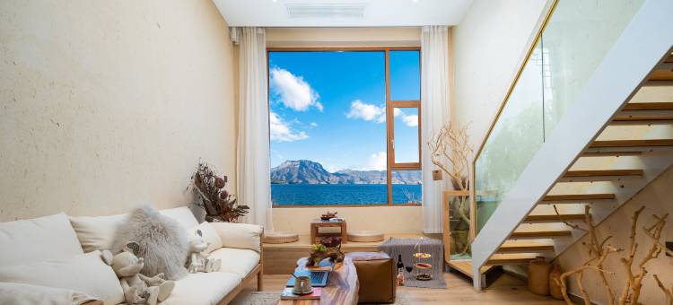 泸沽湖水天壹舍loft湖景度假酒店图片