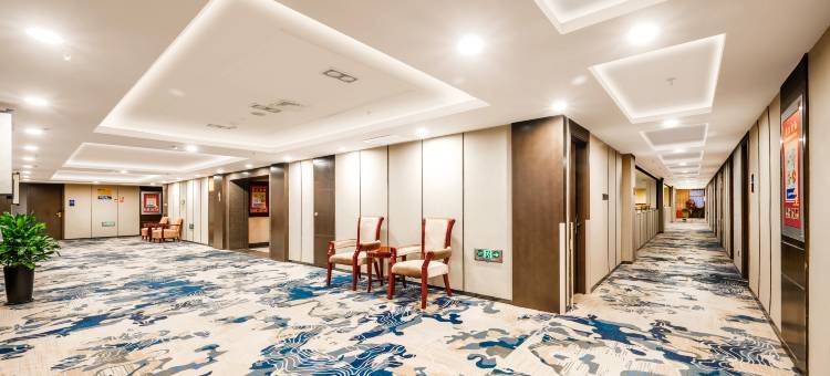 乌鲁木齐明园新时代大酒店(MM2购物中心自治区博物馆店)图片