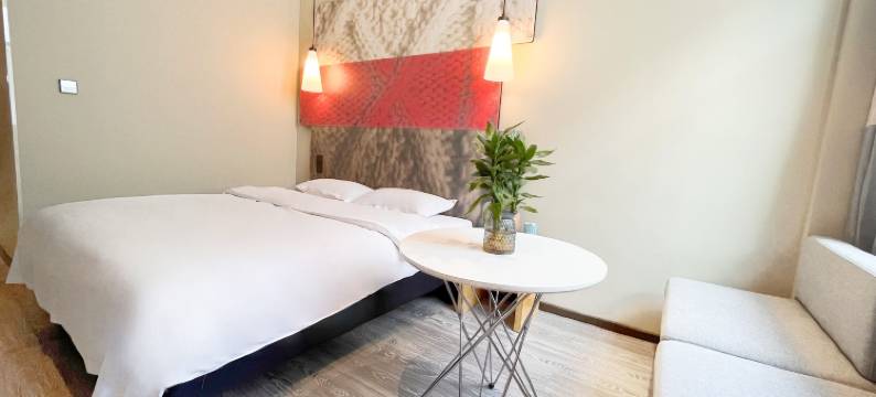 广州EBC公寓(永旺梦乐城番禺广场地铁站店)图片