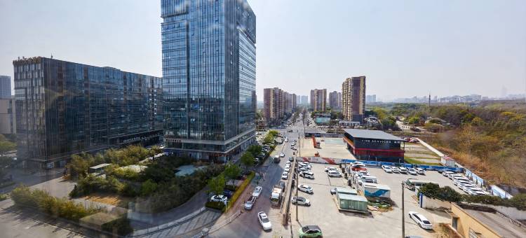 轩之恋精品影院公寓(南京南站地铁站店)图片