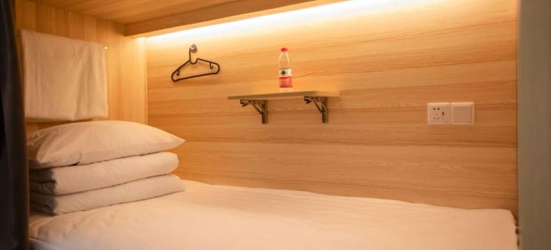 三只猫DEEP青年旅社(东门町店)图片