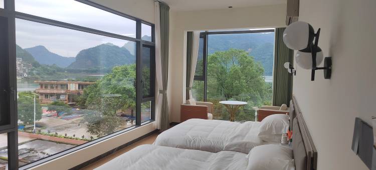 溪畔湖居图片