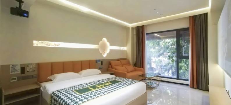 米娅雨林美宿酒店(告庄西双景星光夜市店)图片