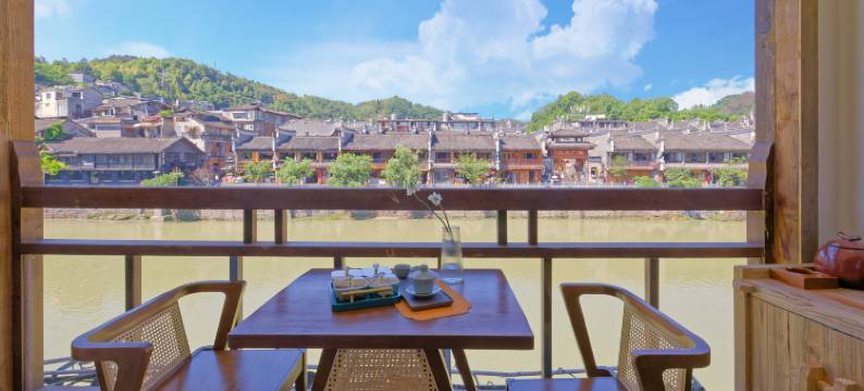 凤凰古城山也江景民宿图片