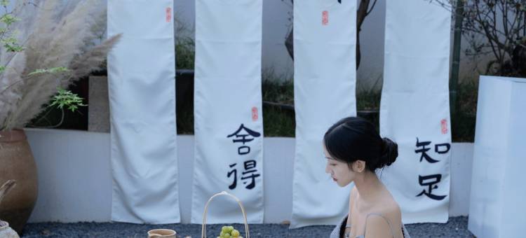 溪边上SONDER·空中泳池度假民宿(安吉浙北峡谷漂流店)图片