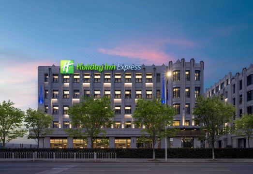 上海虹桥国家会展中心智选假日酒店外景图