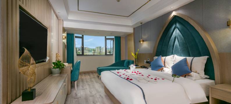 临沧瑞尚悦景大酒店(沃尔玛广场玉龙湖公园店)图片