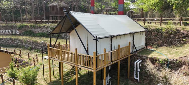 红叶柿岩国家地理营地图片