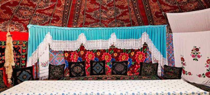 赛里木湖碧海蓝天民宿店图片