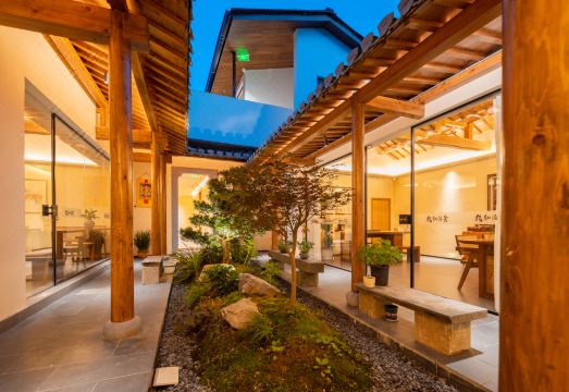 Floral Lux Hotel·Nine and Park House hotel over view