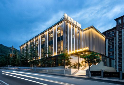 康定情城映象酒店外景图