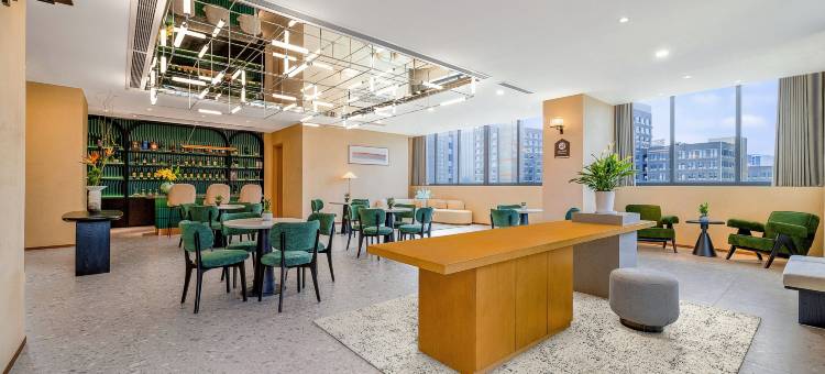 深圳雅院公寓(凤凰城地铁站店)图片