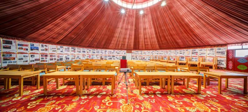 呼伦贝尔市陈巴尔虎旗金骄草原非遗传统蒙古包民宿图片