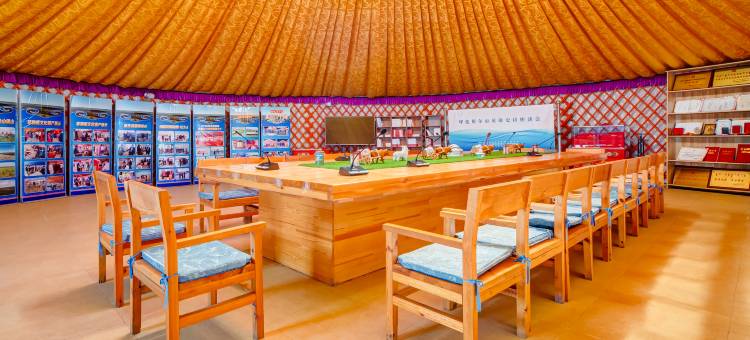 呼伦贝尔市陈巴尔虎旗金骄草原非遗传统蒙古包民宿图片