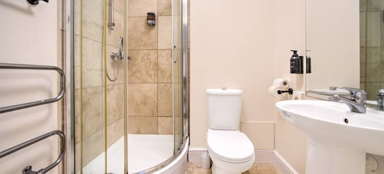 GO2 Gloucester Hotel by OYO图片