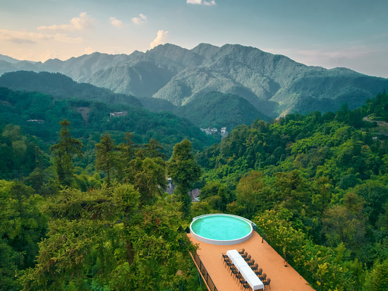 峨眉山淓雲积民宿