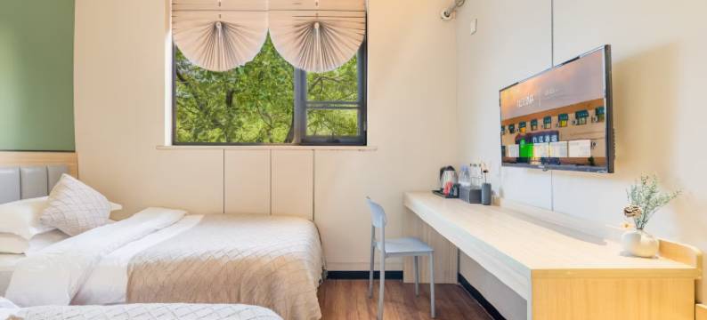 九江轻奢酒店(郑州记忆油化厂创意园沙口路地铁站店)图片