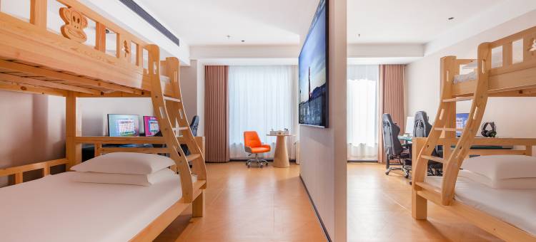 法布戈电竞电影酒店(西美花街红旗大街店)图片