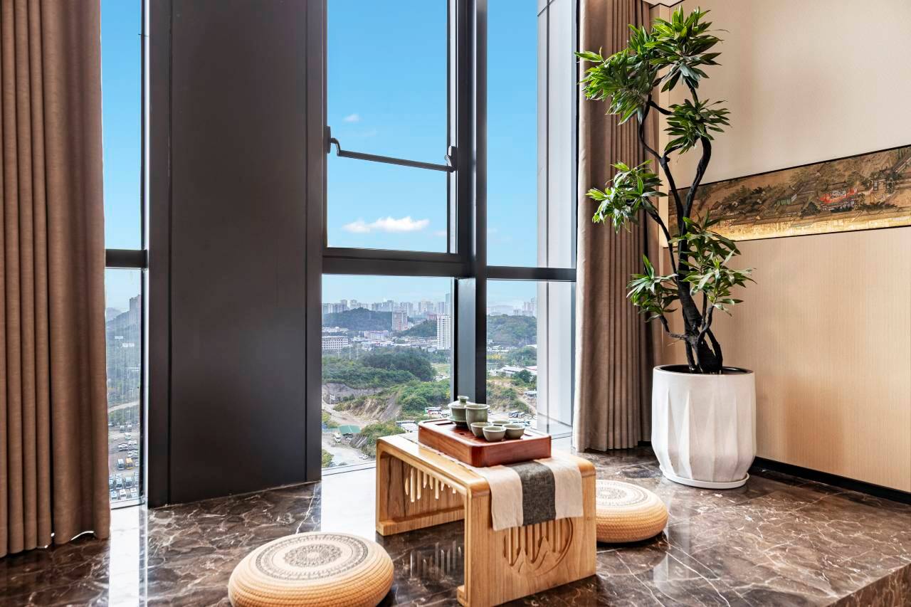 苗皇Royal・云境溯野高空观景酒店(贵阳市观山湖区高铁北站店)图片