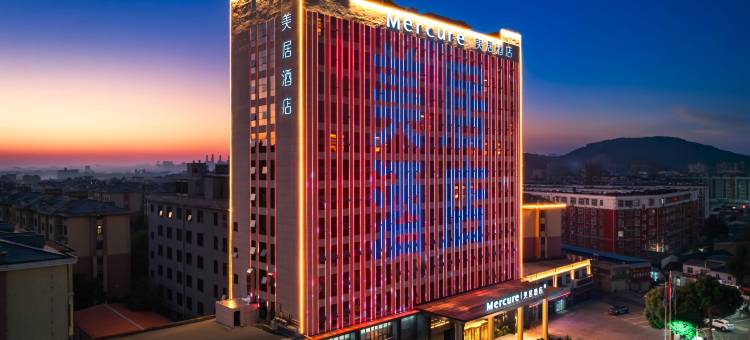 信阳宝鹏广场美居酒店图片