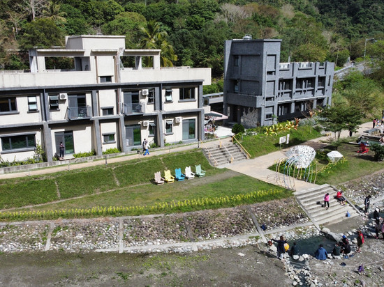 安通溪畔温泉民宿