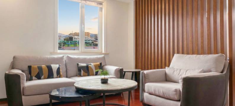 速8酒店(张家口崇礼区庆典广场酒店)图片