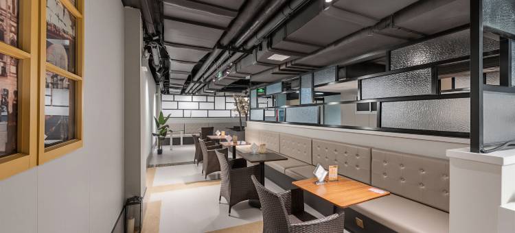 M·喆缦智能轻奢酒店(衢州国金中心水亭门店)图片