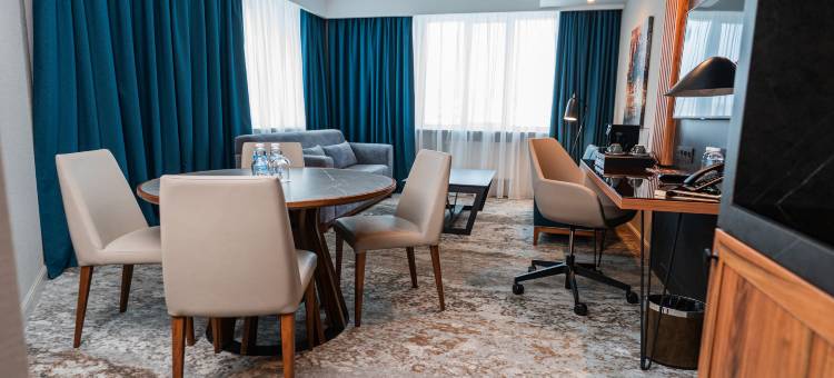 Cosmos Surgut City Park Hotel图片