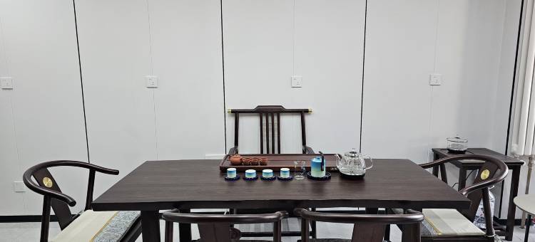 锐朋连锁酒店(中原万达保利久街店)图片