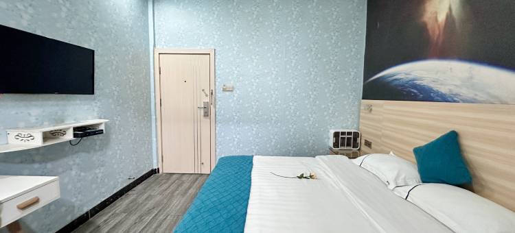 南宁途中主题酒店(广西大学东门店)图片