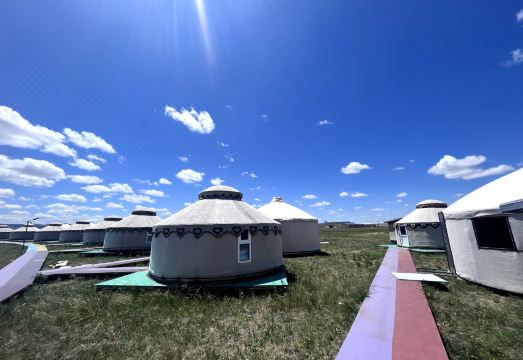 A trip to the Plain Blue Banner prairie, a vacation, a resort Hotel Overview