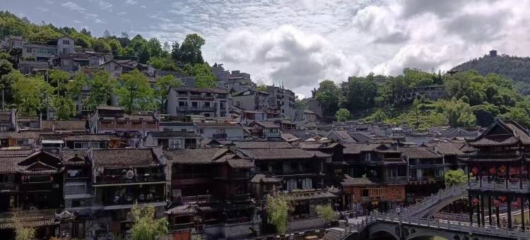 凤凰泊言江景民宿(凤凰古城店)图片