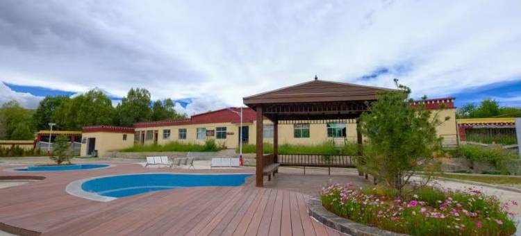 岷山卡嘎温泉酒店图片