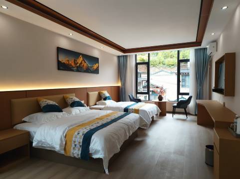 维西楚金居民宿