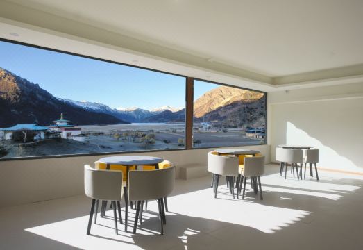 柏宜富氧酒店（然乌店）外景图