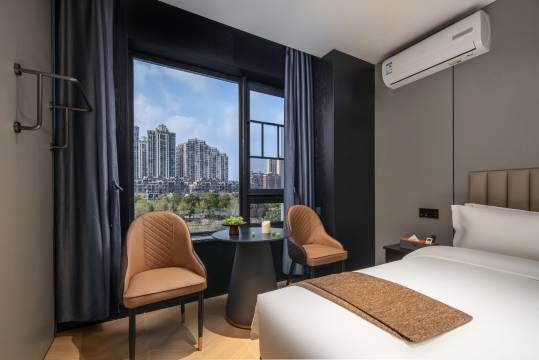 Y酒店(人民东路地铁站店)