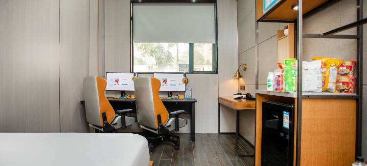 网鱼电竞酒店(上海长寿路武宁路地铁站店)图片